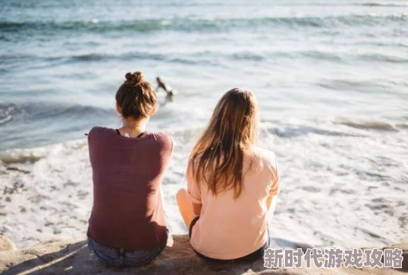海角社区老太婆BBW：她的生活故事引发了邻里间的热议，大家纷纷分享自己的经历与感受