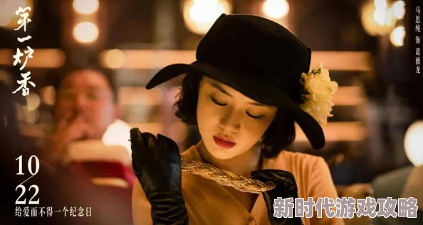 抓她双乳抵在门上疯狂进出，情欲交织的瞬间让人心跳加速，无法自拔的激情令人沉醉不已