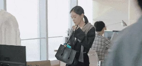 欧美老女人逼：探讨当代社会对女性年龄的偏见与挑战，如何打破刻板印象，实现自我价值与尊严