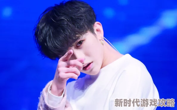 男生将坤坤赛季女生的定眼，惊现逆袭瞬间，引发全网热议与关注！