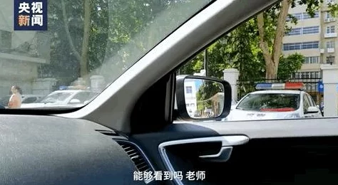 办公室欧美大尺寸SUV：最新款车型发布，豪华配置与强劲动力引领市场潮流，消费者反响热烈