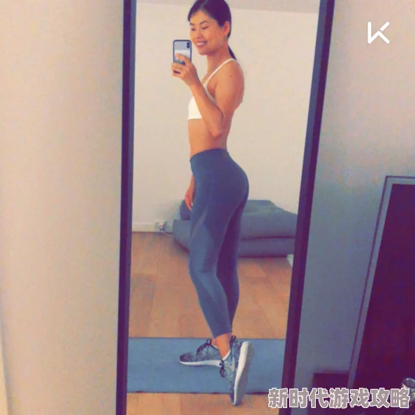 手伸进内裤摸屁股吻胸：社交媒体热议这一行为的道德界限与个人隐私权的冲突，引发广泛讨论