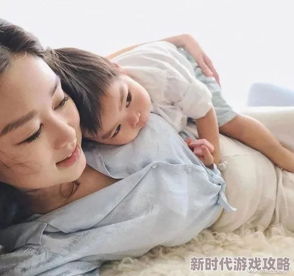 本庄优花哺乳现场曝光，甜蜜瞬间引发网友热议，粉丝纷纷送上祝福与支持！