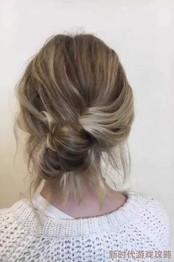 香蕉伊伊色：最新动态揭示其在时尚界的崛起与影响力，成为年轻人追捧的新潮流元素