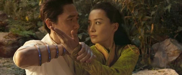 夜月成年黄色：震撼来袭，揭开神秘面纱的背后故事，引发全网热议与关注！