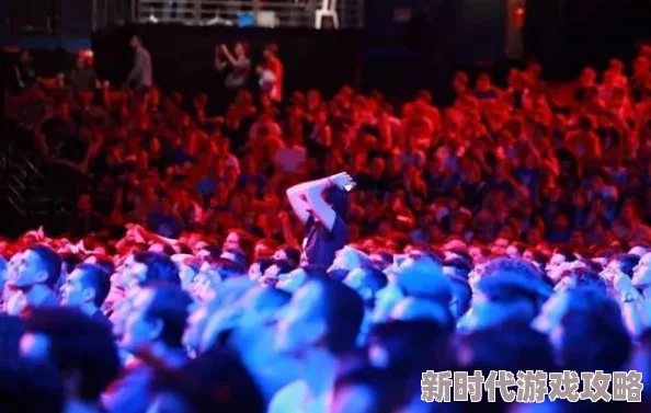 老外观看beatbox，现场热情高涨，观众纷纷为精彩表演欢呼喝彩，气氛火爆！