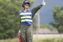 硕大的双乳警花蹂躏：近日，一名女警因其出众的身材和勇敢的表现引发了广泛关注，成为网络热议的话题