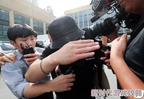 美女张腿男人桶免费视频，最新进展：事件引发广泛关注，相关视频被多平台下架，警方介入调查