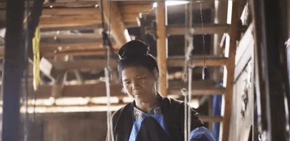 老头粗壮快活耸动，网友纷纷表示这是一种积极向上的生活态度，让人感受到生命的活力与乐趣