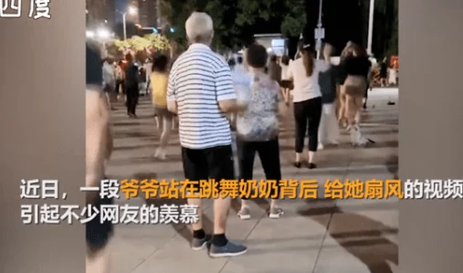 老头粗壮快活耸动，网友纷纷表示这是一种积极向上的生活态度，让人感受到生命的活力与乐趣