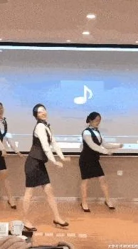 男生脱美女内裤内衣动态图引发热议，网友纷纷讨论其背后的文化意义与社会影响，相关视频迅速传播