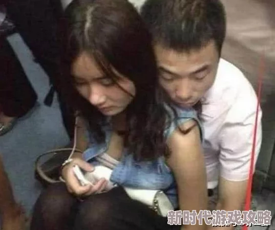 校花被多男按着灌满精视频，网友纷纷表示震惊与愤怒，认为这种行为严重侵犯了女性的尊严和权益