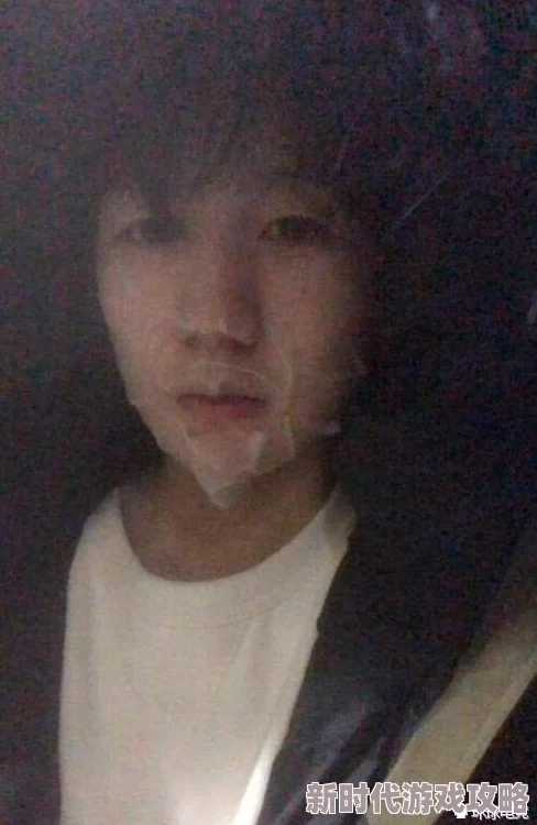 校花被多男按着灌满精视频，网友纷纷表示震惊与愤怒，认为这种行为严重侵犯了女性的尊严和权益