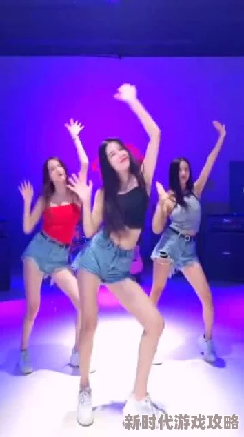 xx暴c美女惊艳全场，热辣舞姿引发观众疯狂尖叫，现场气氛瞬间升温！