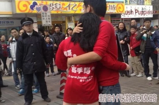 日本人XXXXXX免费泡妞，竟然在街头引发万人围观，现场气氛火爆！