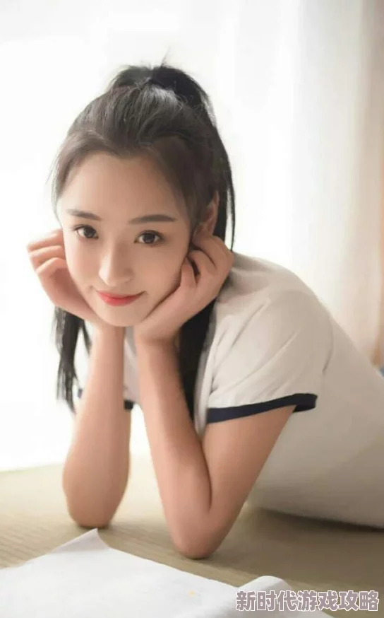 操美女大学生：最新进展揭示事件背后的真相与社会反响，引发广泛讨论与关注