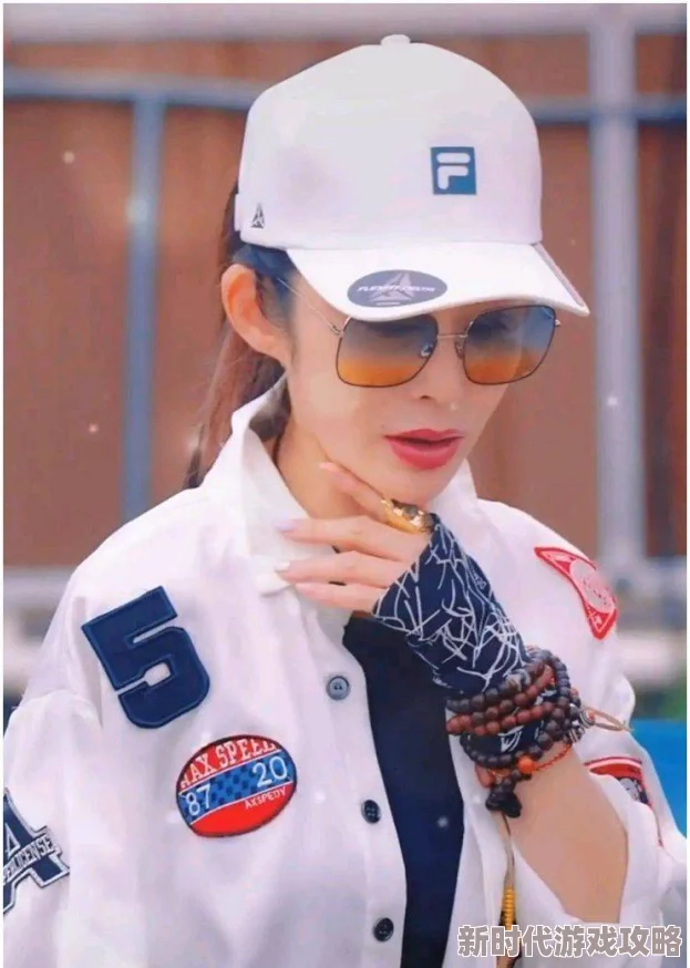 张敏脱的精光三级在线观看：最新动态曝光，网友热议影片内容与演员表现，引发广泛讨论和关注