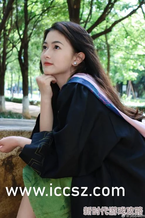 美女扒开腿让男人桶到个爽，最新进展：事件引发广泛关注，网友热议背后隐含的社会问题与道德观念