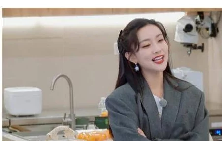 大香焦伊人久久：热辣新剧引发观众热议，剧情反转不断，演员表现惊艳！