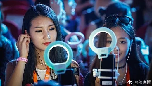 国产精品国产主播在线观看：最新动态揭示了直播行业的新趋势与发展，吸引了众多观众的关注与参与