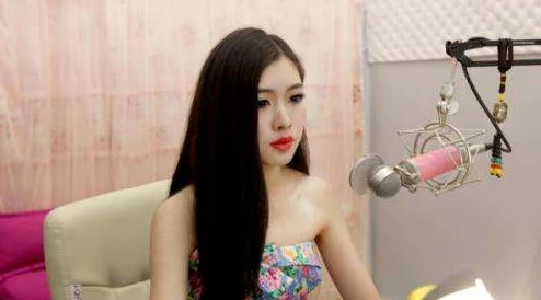 国产精品国产主播在线观看：最新动态揭示了直播行业的新趋势与发展，吸引了众多观众的关注与参与