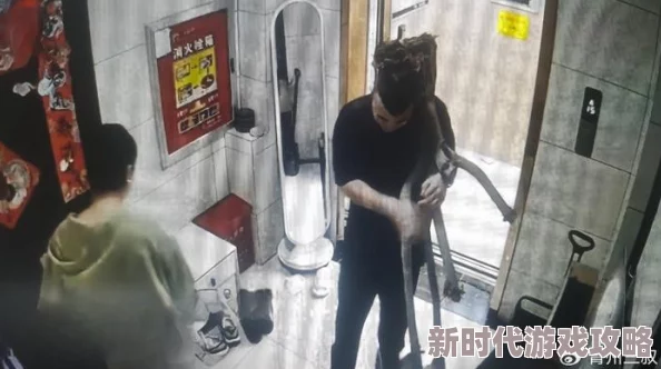 美女脱了内裤被打屁屁图片,近日在社交媒体上引发热议,网友们纷纷发表看法,讨论其背后的文化意义 美女脱了内裤被打屁屁图片,近日在社交媒体上引发热议,网友们纷纷发表看法,讨论其背后的文化意义