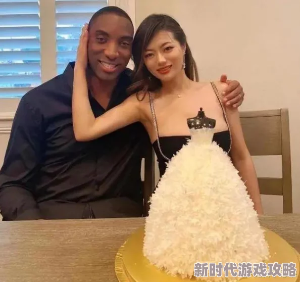 我与娇妻和黑人交换，网友们对此话题的看法各异，有人认为这是开放的尝试，也有人表示难以接受