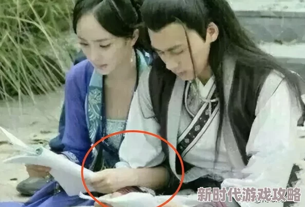 男女强吻摸下面揉，社交媒体热议情侣亲密行为引发讨论，网友纷纷发表看法，认为应尊重个人空间与界限