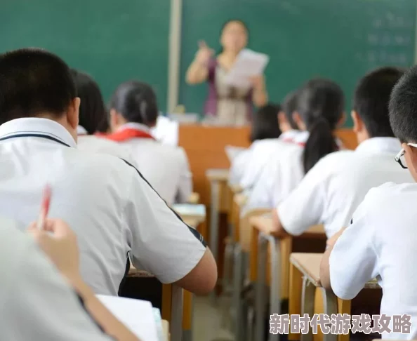 老师办公室激情陈雪薇：近日，陈雪薇在课堂外的互动引发热议，师生关系备受关注