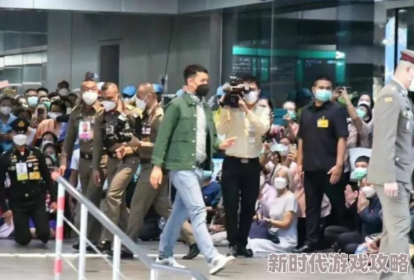 宝贝跪好让我从后面进，近日引发热议，网友们纷纷讨论其背后的含义与影响，话题持续升温
