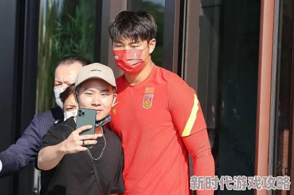 男女爽爽无遮拦午夜视频：最新动态揭示了该视频在社交媒体上的热度持续上升，引发众多网友的关注与讨论