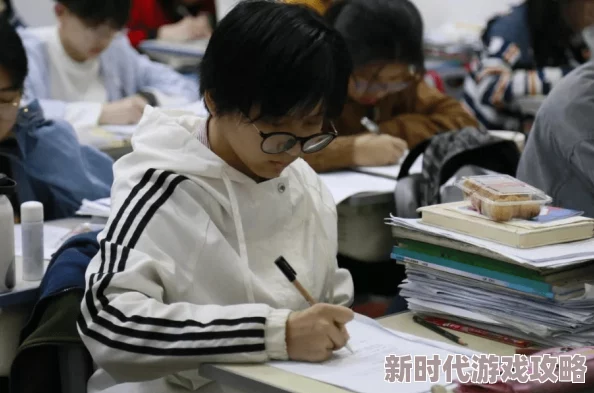 教室超h高h污肉1v1师生：近期该作品引发热议，讨论其对师生关系的影响及社会反响