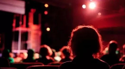 亚洲人成电影院色:近期亚洲电影市场的崛起与观众口味变化引发热议,票房表现超预期,背后原因值得深思 亚洲人成电影院色:近期亚洲电影市场的崛起与观众口味变化引发热议,票房表现超预期,背后原因值得深思