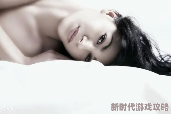 美女脱的精光让男人桶爽，尽享激情与魅力的完美结合