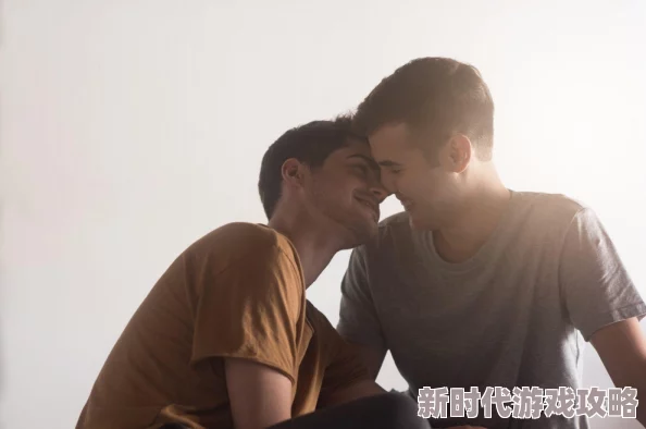 探索同性男之间的亲密互动:互吃互摸背后的情感与心理深度解析 探索同性男之间的亲密互动:互吃互摸背后的情感与心理深度解析