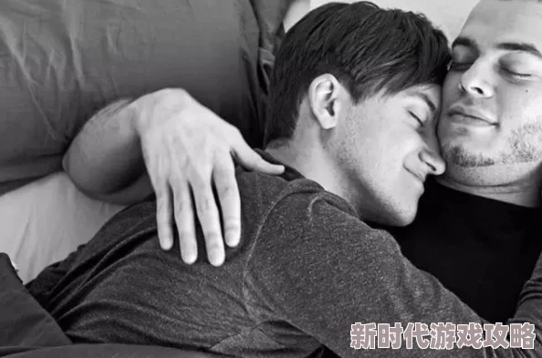 探索同性男之间的亲密互动:互吃互摸背后的情感与心理深度解析 探索同性男之间的亲密互动:互吃互摸背后的情感与心理深度解析