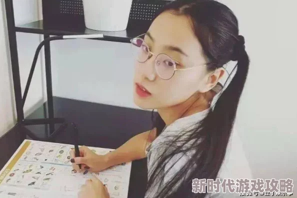 刘玥无码XXX.YOUND:最新动态曝光,网友热议其作品引发广泛关注与讨论,背后故事令人深思 刘玥无码XXX.YOUND:最新动态曝光,网友热议其作品引发广泛关注与讨论,背后故事令人深思