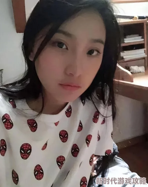 刘玥无码XXX.YOUND:最新动态曝光,网友热议其作品引发广泛关注与讨论,背后故事令人深思 刘玥无码XXX.YOUND:最新动态曝光,网友热议其作品引发广泛关注与讨论,背后故事令人深思