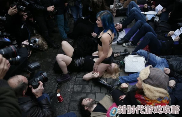 女生露胸网站最新动态：平台政策调整引发用户讨论，内容审核标准趋严，影响创作者与观众互动