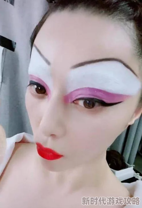 村上丽奈所有三级作品最新动态：她的新作引发热议，粉丝期待更多精彩表现与创作更新