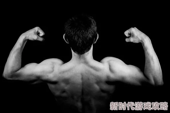 探索男性力量与女性感受的交汇：当肌肉与情感在亲密关系中碰撞时的深刻体验