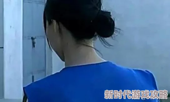 操小姐视频：最新动态曝光，网友热议其内容与影响，引发广泛关注与讨论