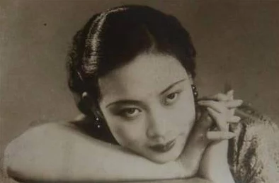 探索女性视角：18岁以上的精彩生活与自由表达，尽在大黄毛片的世界中！