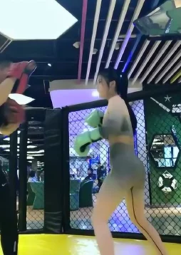 扒开美女狂揉视频直播：最新动态曝光，网友热议直播内容引发广泛关注与讨论，话题持续升温