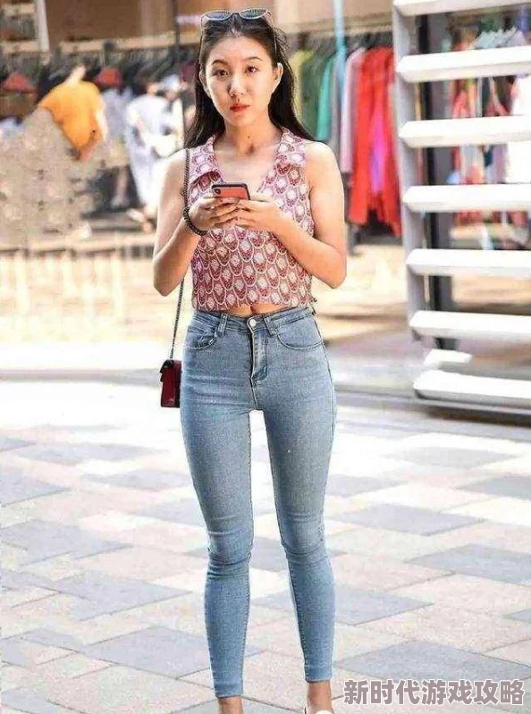 探索另类魅力：美女打屁股内裤脱落瞬间的动态图，展现独特风格与大胆创意
