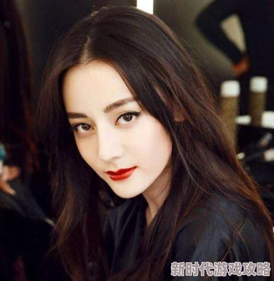 后入美妇：惊爆！她在社交媒体上分享了令人震惊的秘密，瞬间引发热议与关注！