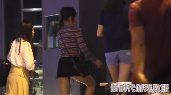 沟厕白嫩大屁股国产盗摄，真是让人感到无奈，这种行为太不道德了！