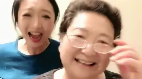 老太太OOZZZzz，真是让人感到无奈，这样的行为实在令人担忧