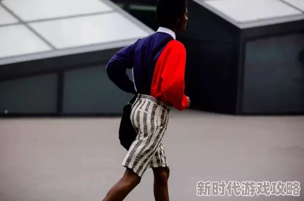 免费街拍裙底无内裤视频网站引发热议，网友们对其内容和道德界限展开了激烈讨论，意见分歧明显