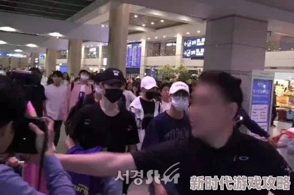 男男罚跪夹玉势sm视频，内容刺激但也引发了不少争议，大家怎么看？